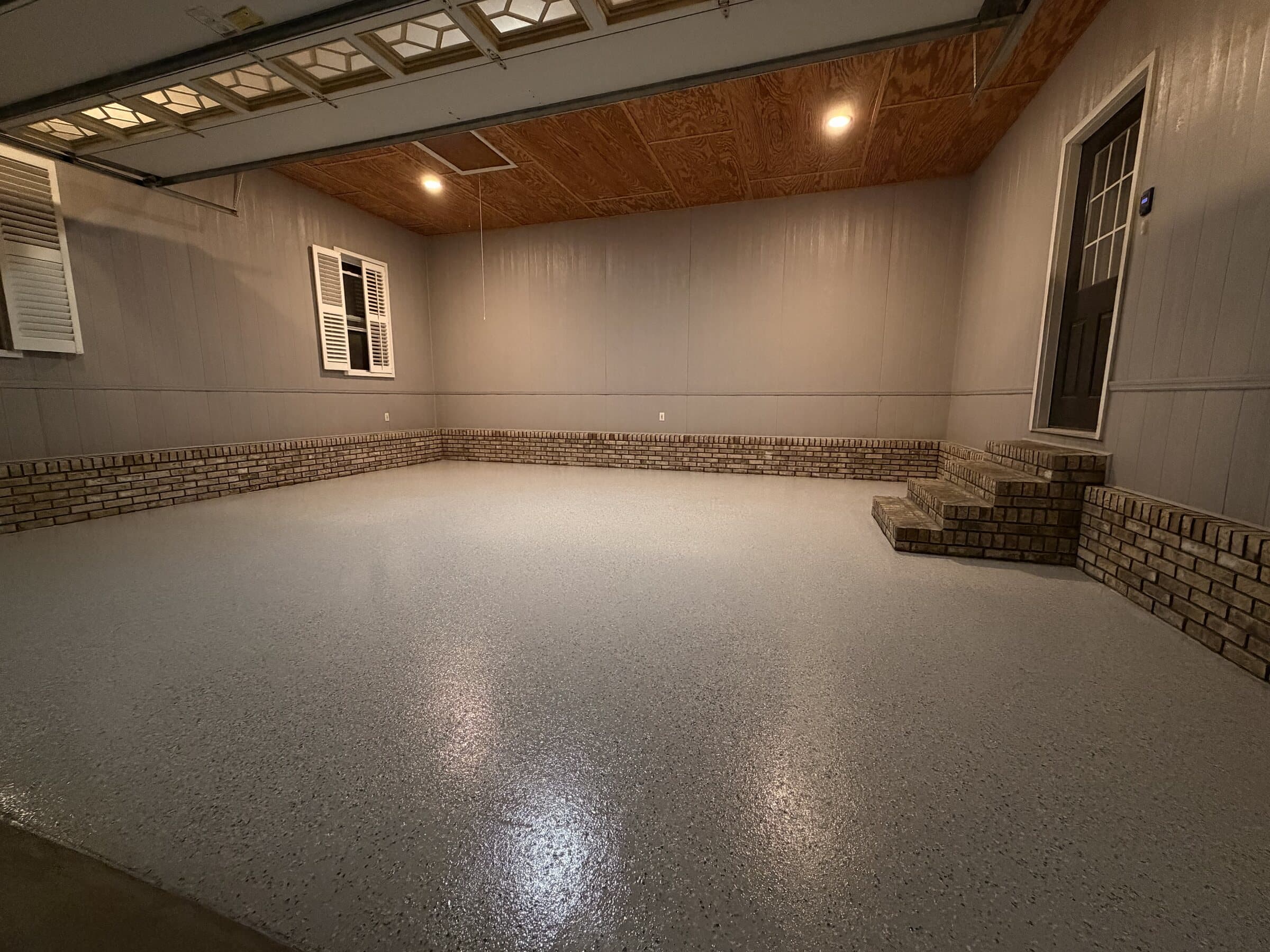 Finished decorative flake floor in an enclosed residential garage